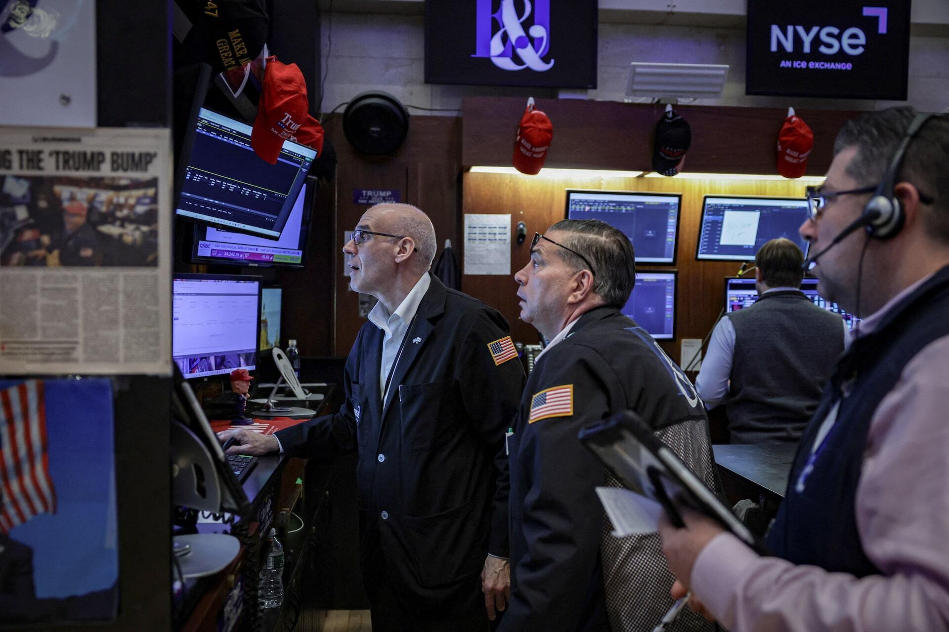 Central Bankers Flag AI Investment Crash Risks